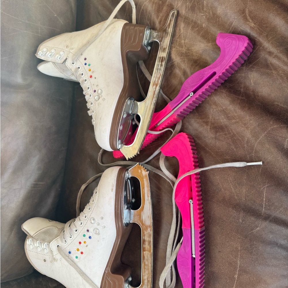 JACKSON Women's Cream Ice Skates with Pink Guards - Picture 2 of 8